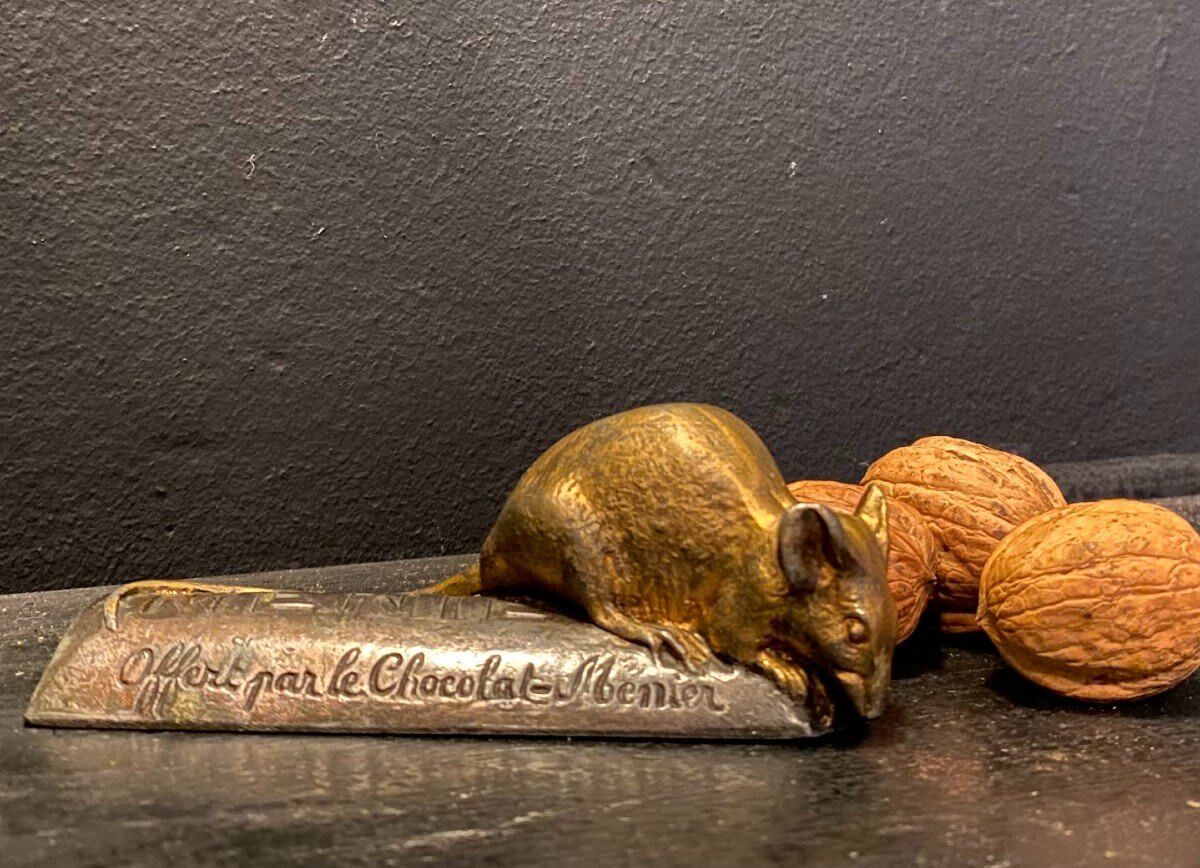 Souris En Régule, Objet Publicitaire Pour Le Chocolat Menier