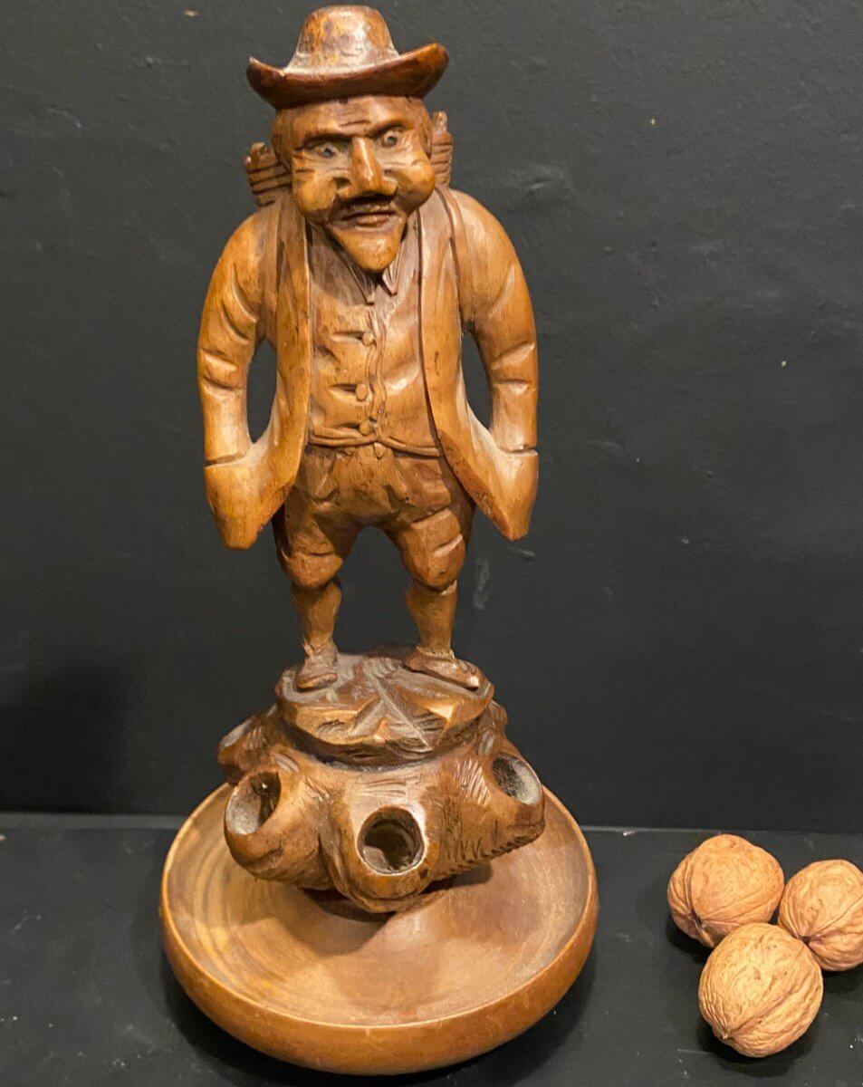 Statuette En Bois Sculpté